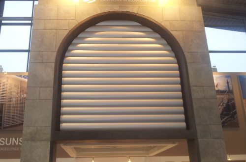 Lamele mobile din aluminiu actionate electric